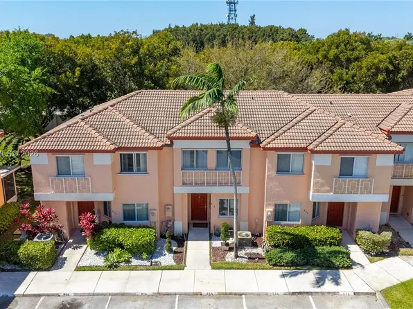 816 NW 208th Way, Pembroke Pines, FL 33029