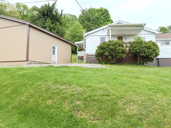 2nd image of 300 E 4th St
