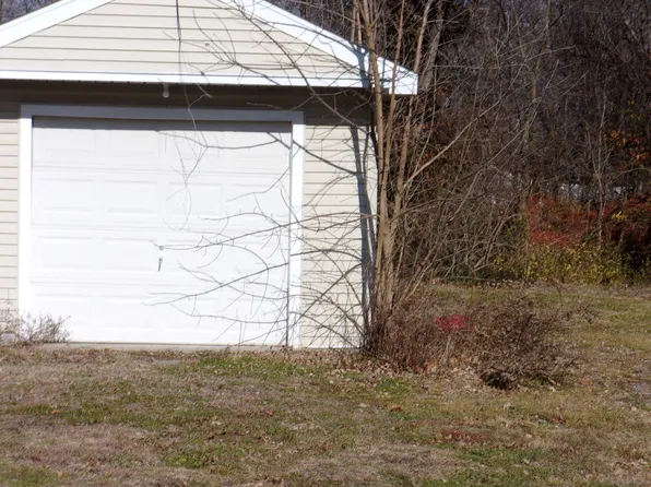 712 W Poplar St, Harrisburg, IL 62946