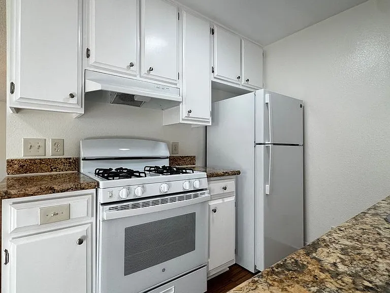 17740 Scherzinger Ln — Photo 16