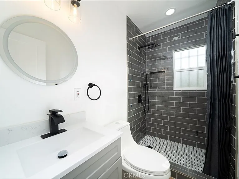 1048 Cedar Ave — Photo 5