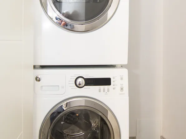 689 Leonard Street image 10 of 24