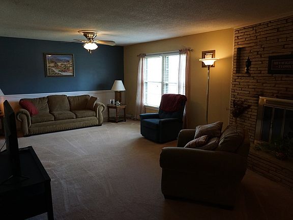 3rd image of 801 Burns Ave