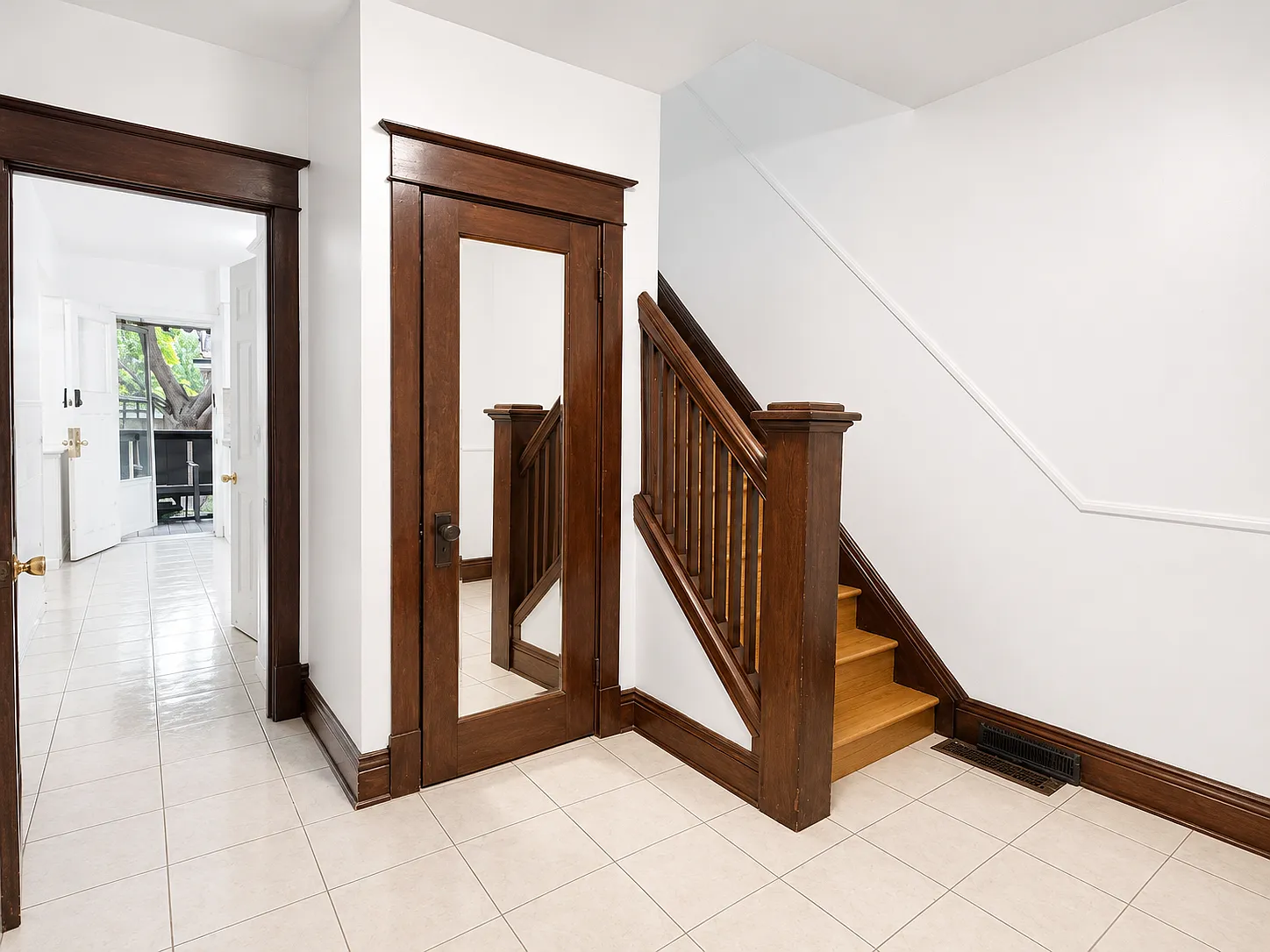 272 Stinson Crescent - Unit 1 — Photo 4