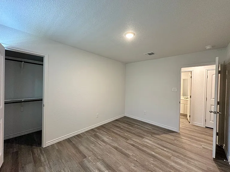 121 Dolphin Dr — Photo 17