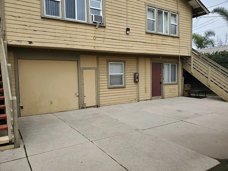 783-789 N Freeman Ave — Photo 4