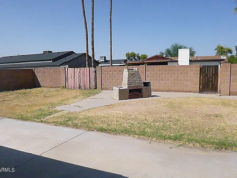 2246 W Corrine Dr — Photo 16