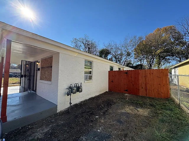 1675 Oakwood St #1677 — Photo 13
