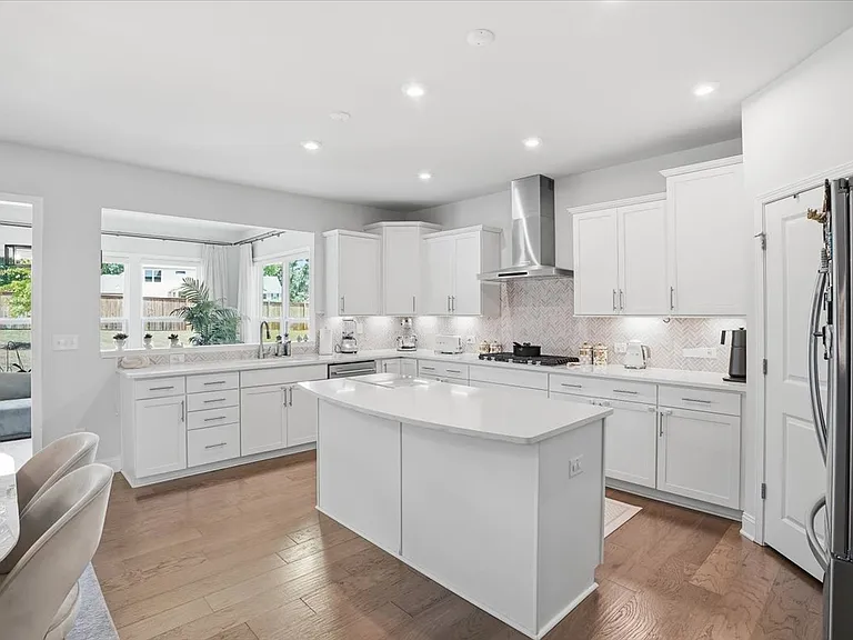 3725 Topsail Ct — Photo 9
