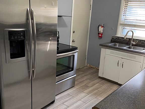3rd image of 915 7th Ave S #1