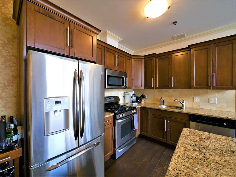 255 Laird Ave #15 — Photo 22