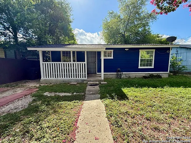 230 S San Gabriel Ave — Photo 2