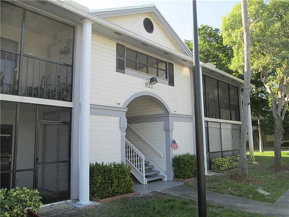 2nd image of 921 NE 199th St APT 107