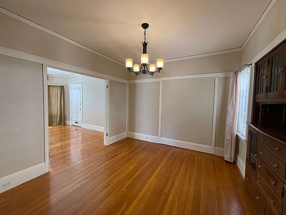 2nd image of 832 Warfield Ave
