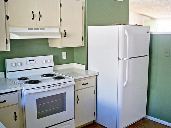 interior of 723; 725 same layout