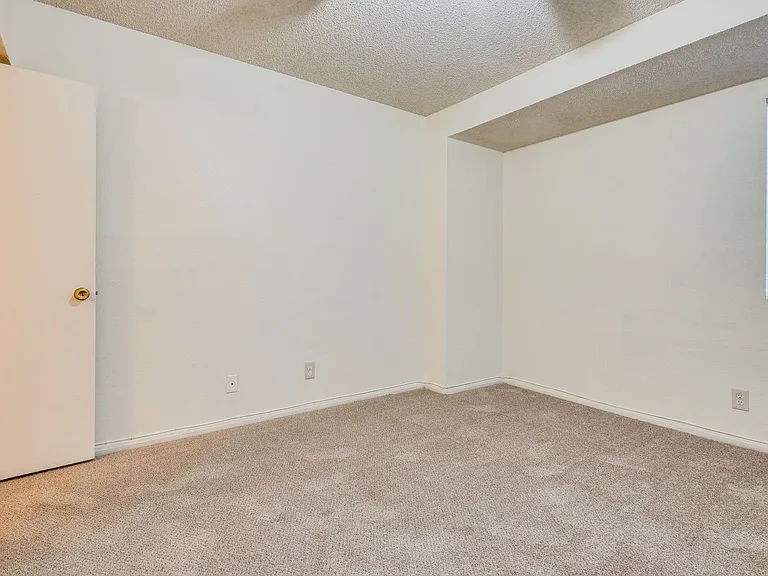 5011 Spencer St #B — Photo 24