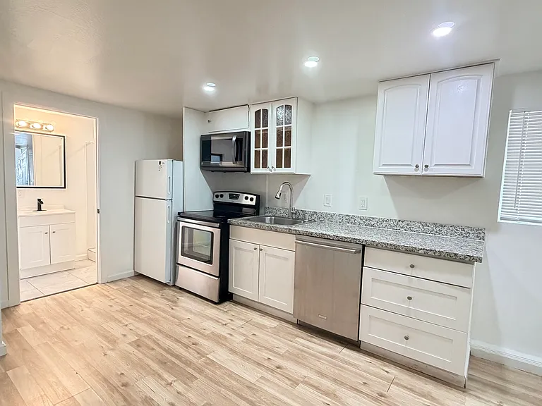 535 Central Ave #B — Photo 1