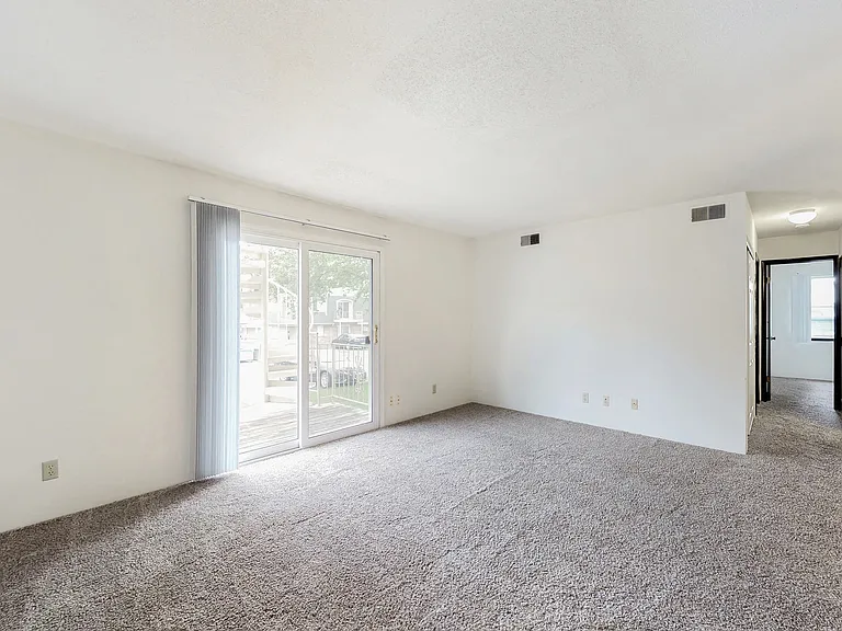 Sherwood Glen — Photo 49