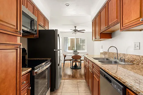 Lombardi Apartments Photo 1
