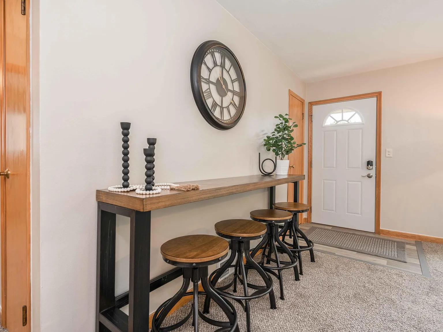 4 bed, 1790 sqft, $3,900 — Photo 3