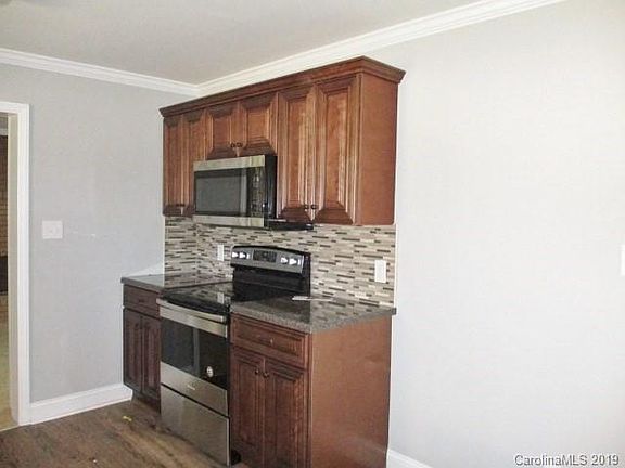 3rd image of 5659 E Hillsdale St
