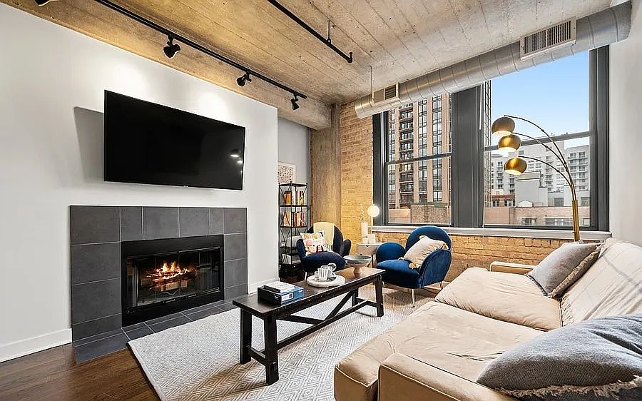 1st image of 411 W Ontario St APT 620