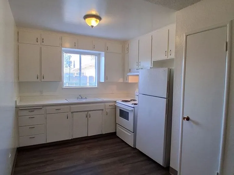 1315 N Garden — Photo 5