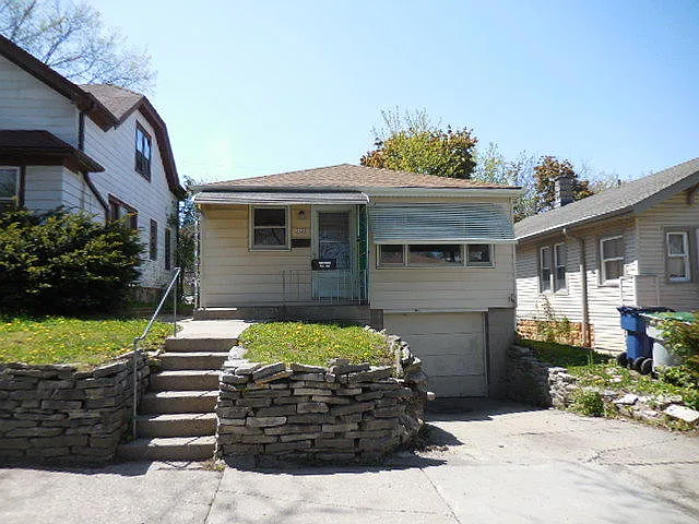 2429 N 54th St photo 1