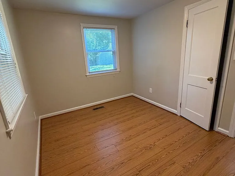 1003 Montgomery St — Photo 11