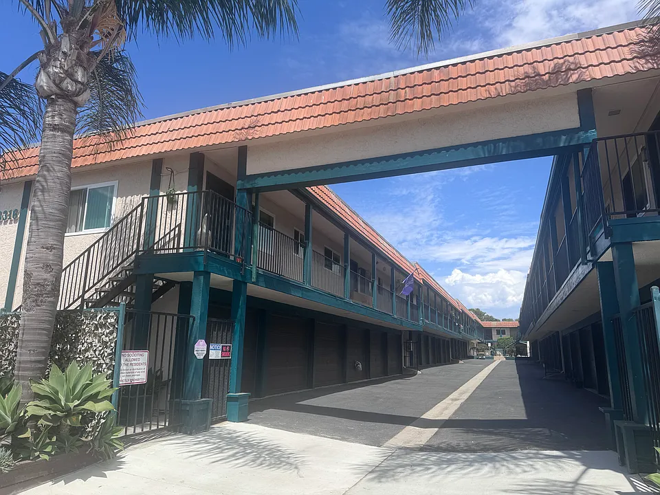 Camino Pointe Apartments