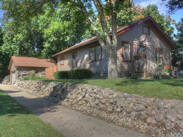 2227 S Grange Ave, Sioux Falls, SD 57105