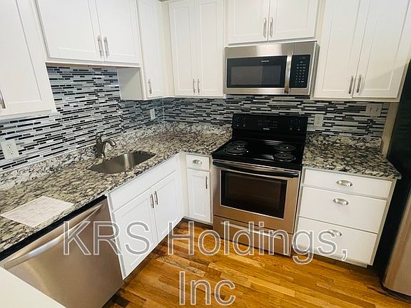 5th image of 938 W Ocean View Ave #13