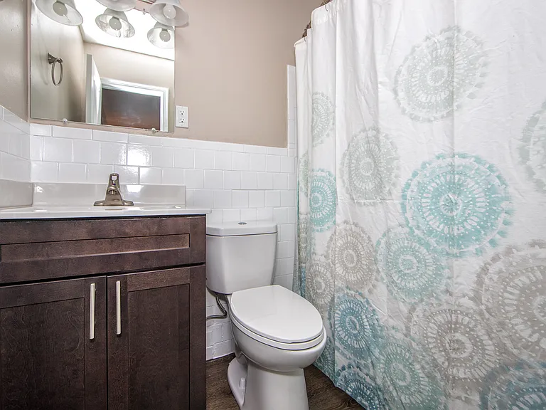 51 Queensbury Way — Photo 8