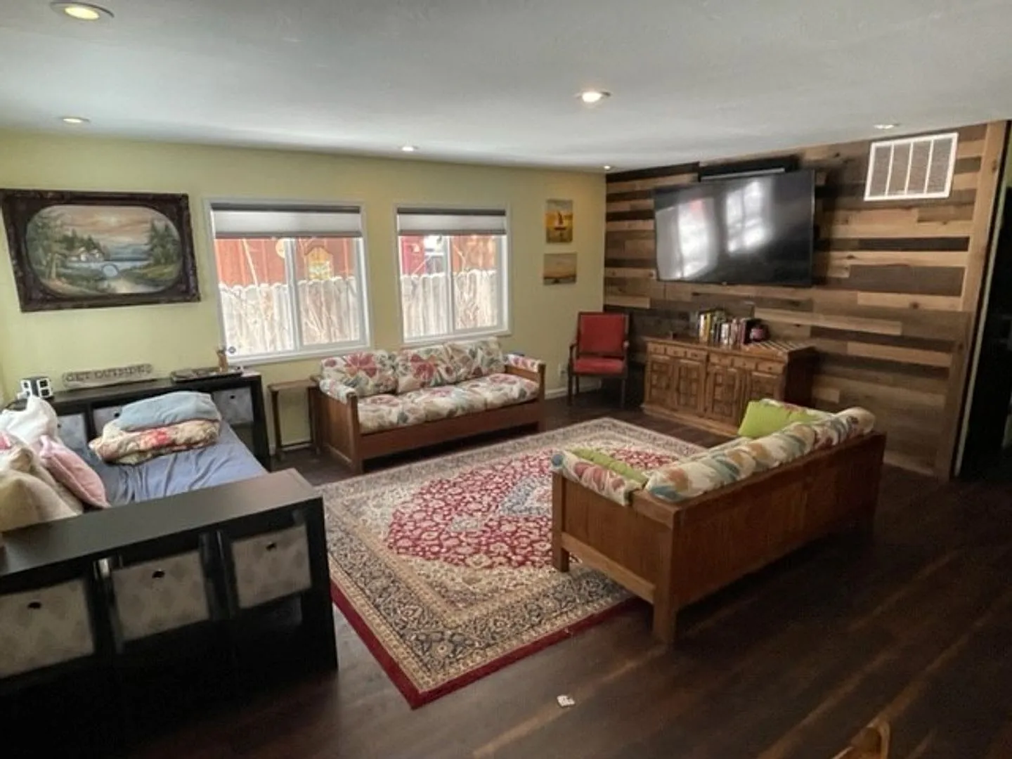 3Bd home in a quiet neighborhood only minutes to the beach and bus lines!! Available for a long t... — Photo 3