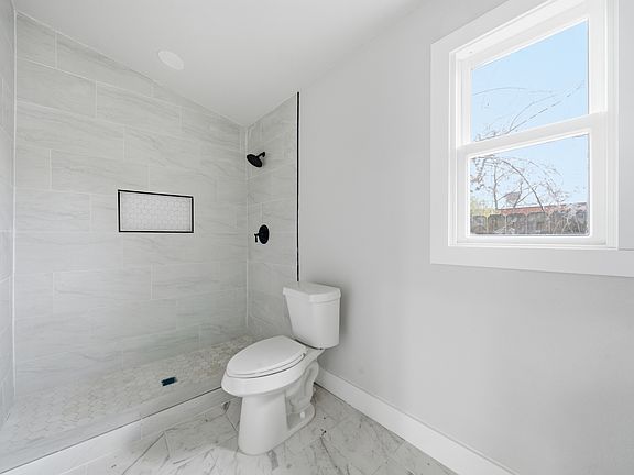 4th image of 510 Erie Ave #101