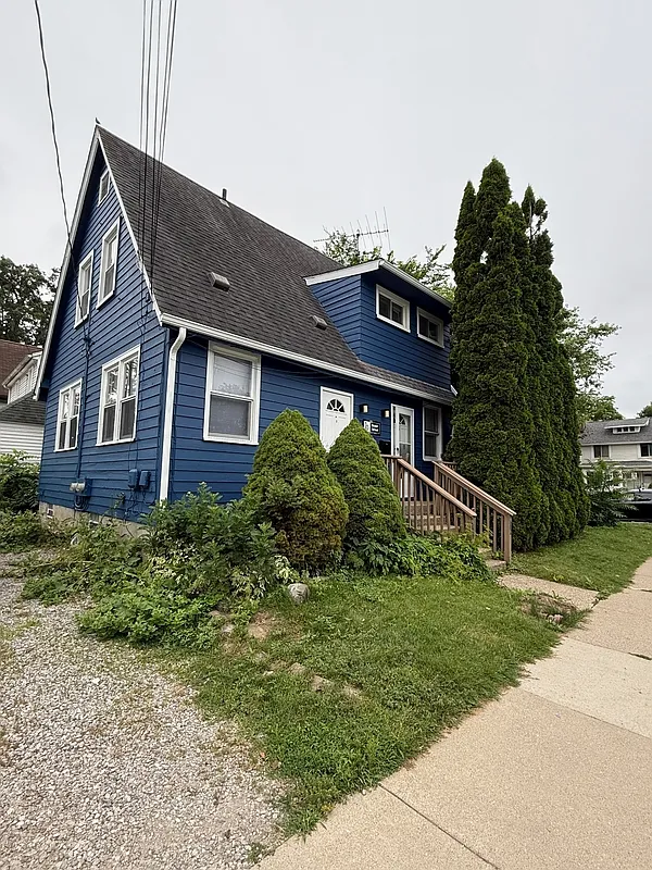 3 bed, 2.0 bath, 1206 sqft, $1,995 — Photo 1