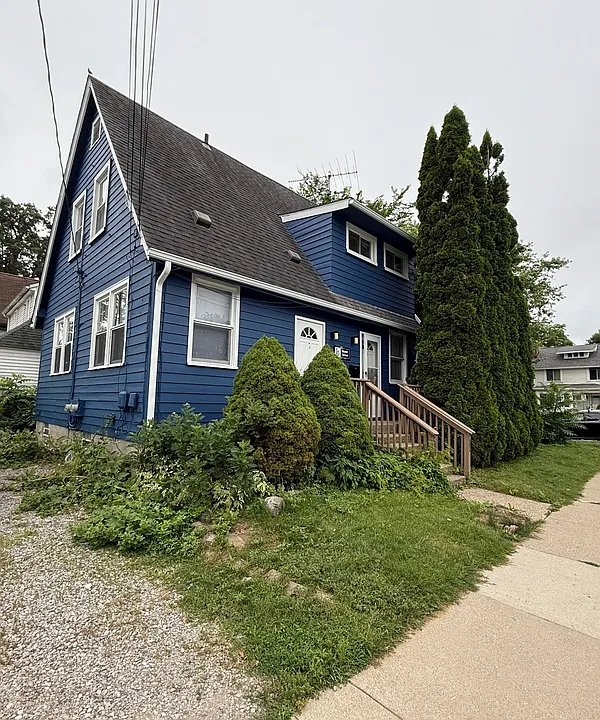 900 Woodlawn Ave