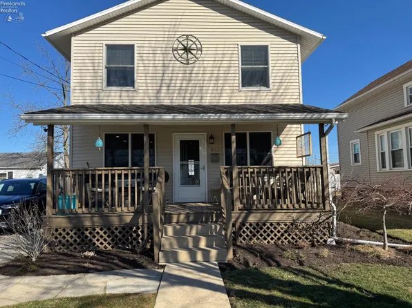 311 Walnut St, Pt Clinton, OH 43452