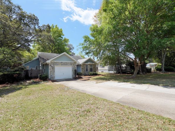 60 10th Ave #A, Shalimar, FL 32579