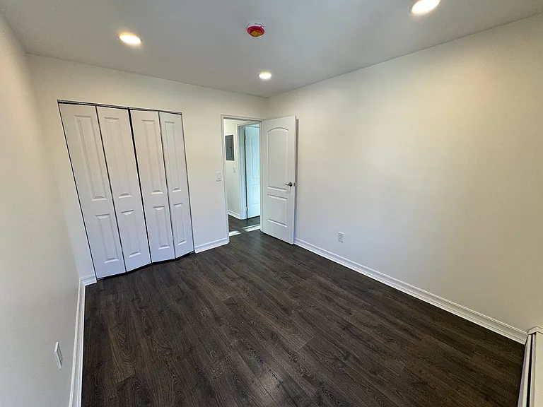 232 Lawton Ave #8 — Photo 16