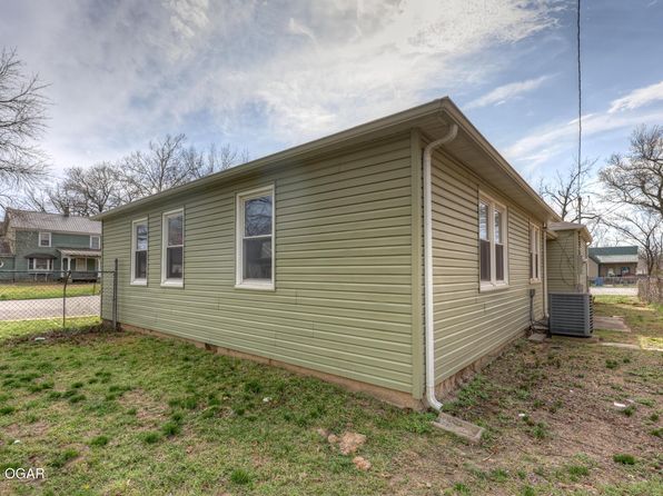 429 Cedar St, Carthage, MO 64836