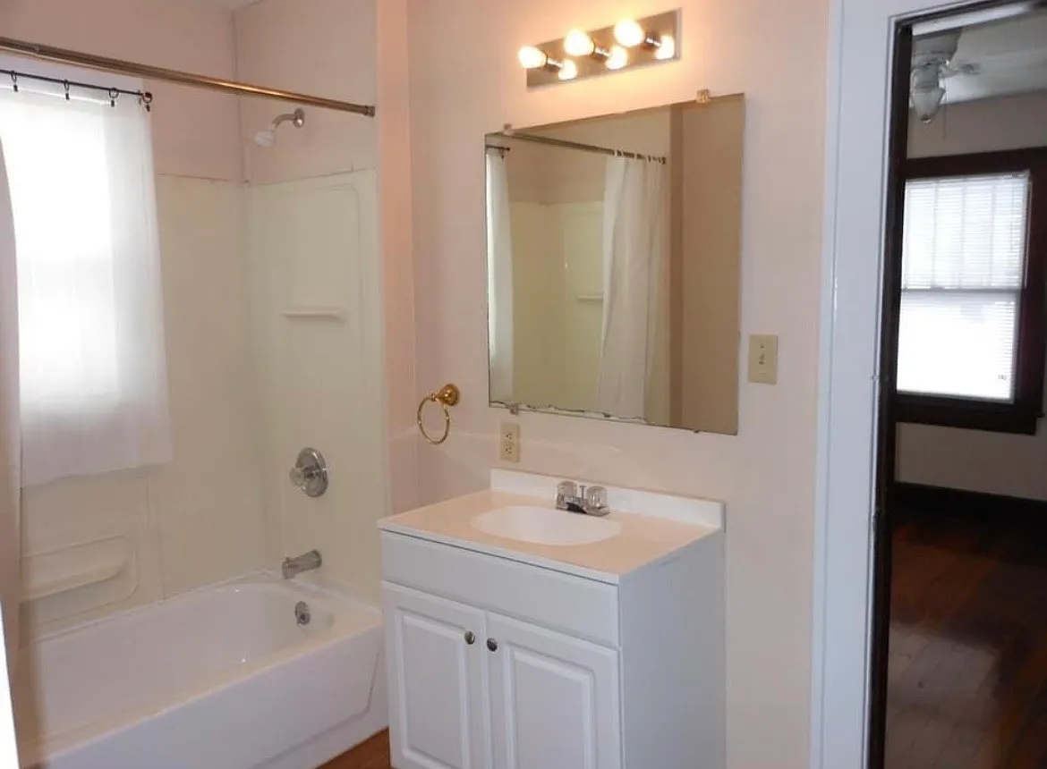 2 bed, 900 sqft, $925 — Photo 3