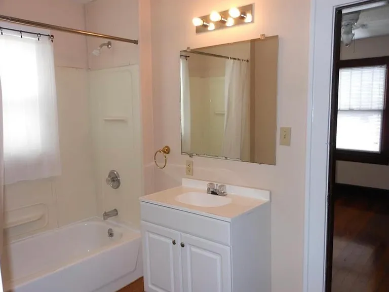 2135 W Elm St — Photo 3