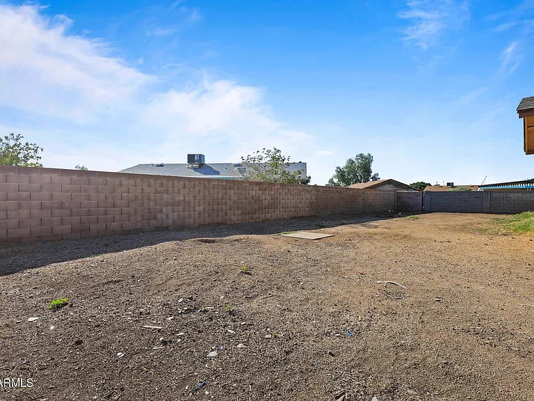 5212 N 67th Dr — Photo 32