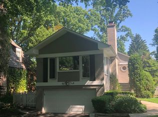 1347 Edgewood Ln, Winnetka, IL 60093