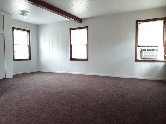 5th image of 404 NE 74th Ter