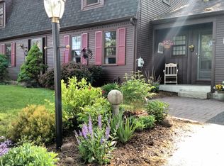 17 Eastwood Dr, Wilbraham, MA 01095