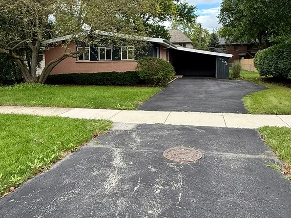 1702 W Oakton St, Arlington Heights, IL 60004