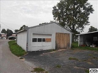 3rd image of 114 S Poplar St