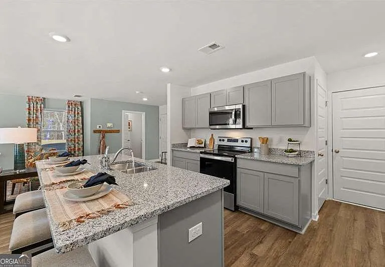 284 Coastal Dr — Photo 3